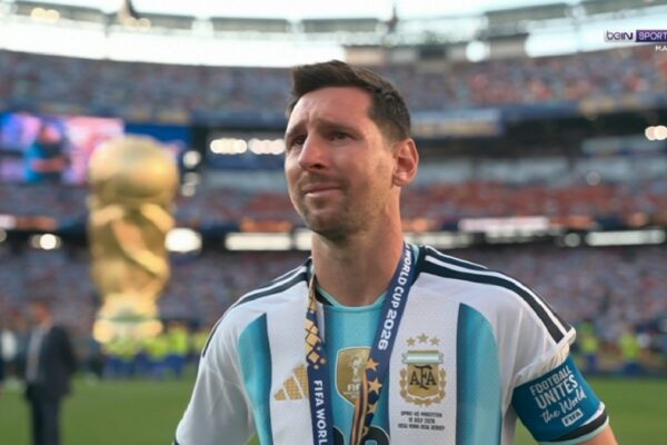 مشاهدة بكاء ميسي بعد الخساره امام اسبانيا في نهائي كأس العالم  بجودة HD